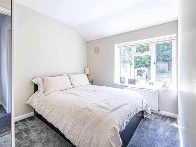 House for sale in Ashlyns Estate, Pouchen End