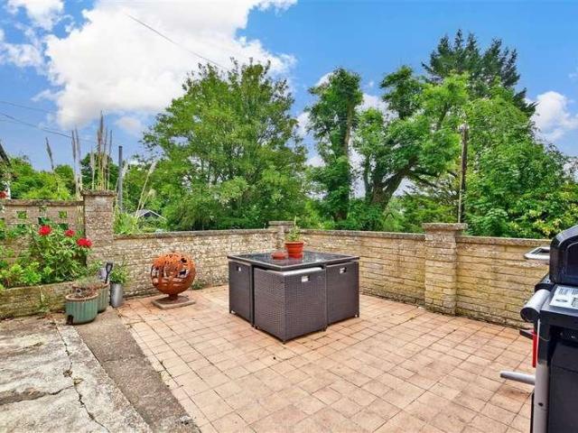 House for sale in Hillview, Surrey
