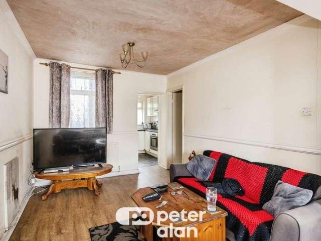 House for sale in Cimla, Neath