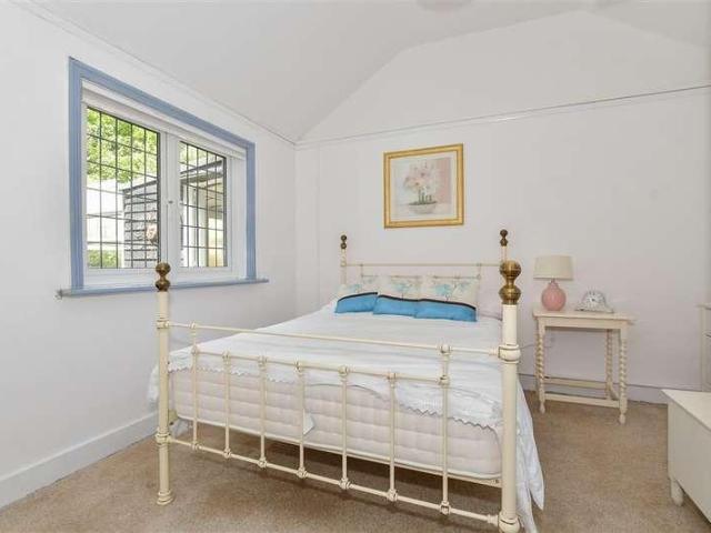 House for sale in The Butts, Kent