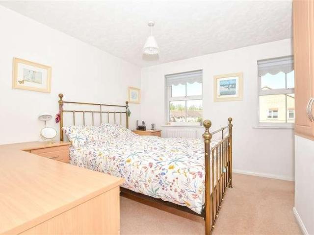 House for sale in Allington, Midway