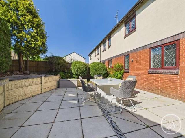 House for sale in Whinmoor, West Yorkshire