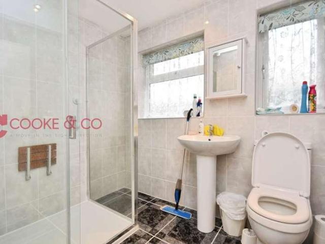 House for sale in Bromstone, Acol