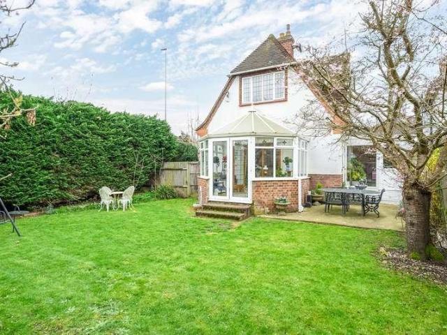 House for sale in Lower Halliford, Surrey