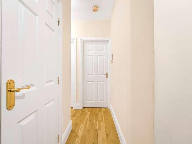 Flat for sale in Friern Barnet, Greater London