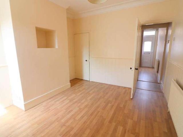 House for sale in Spring Park, Luton