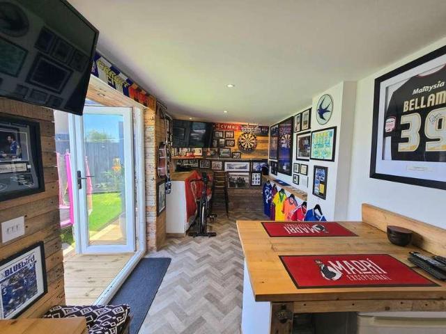 House for sale in Cefn Glas, Wales