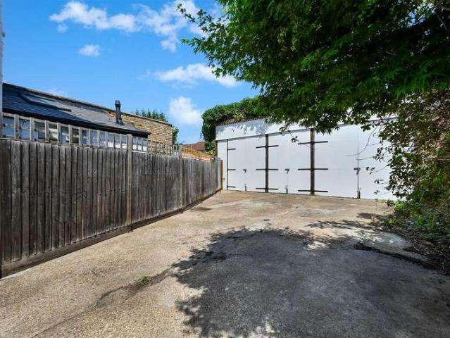 House for sale in London Borough of Merton, Collier's Wood