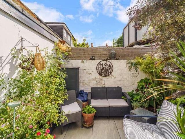 House for sale in Hook, Greater London
