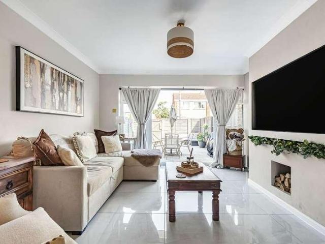 House for sale in Littleton Common, Lower Halliford