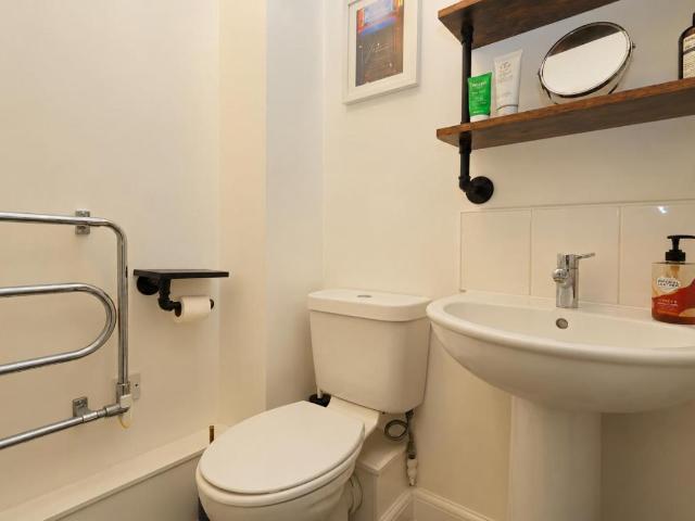 House for sale in Farsley, West Yorkshire