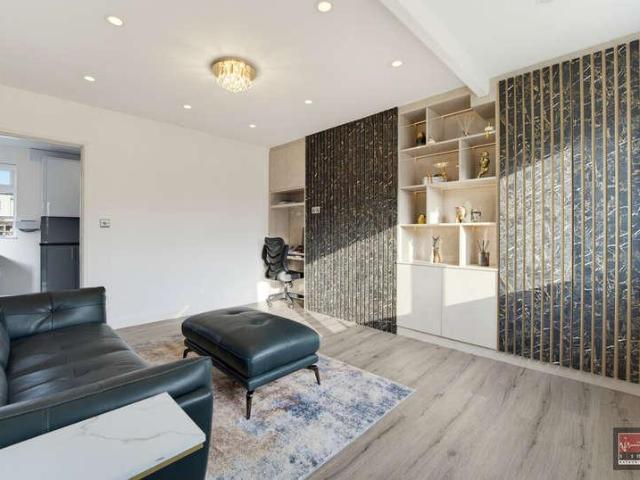 House for sale in Ashford, Spelthorne
