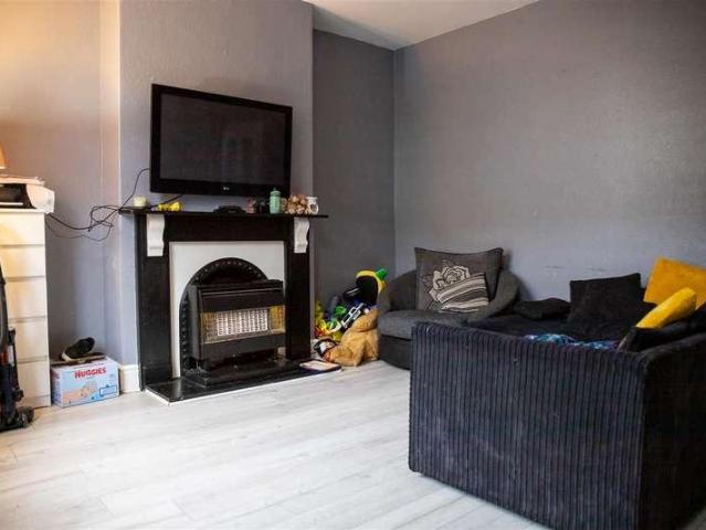 House for sale in Wakefield, Outwood