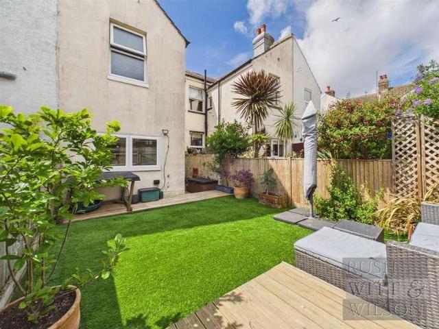 House for sale in Sidley, Heathlands