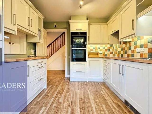 House for sale in Chipping Hill, Essex