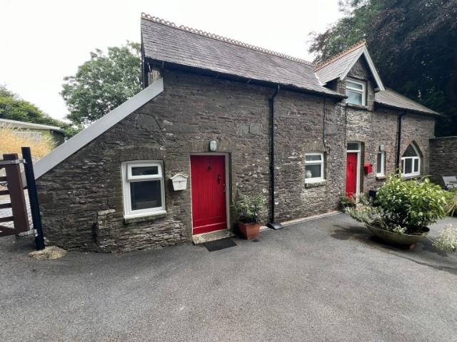 House for rent in Idole, Wales