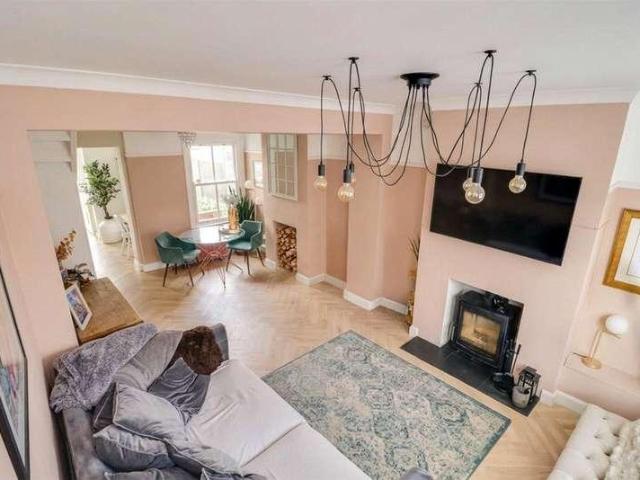 House for rent in Alton Barnes, Essex
