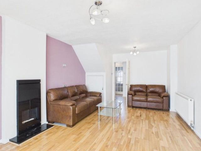 House for rent in Whitnash, Green Close
