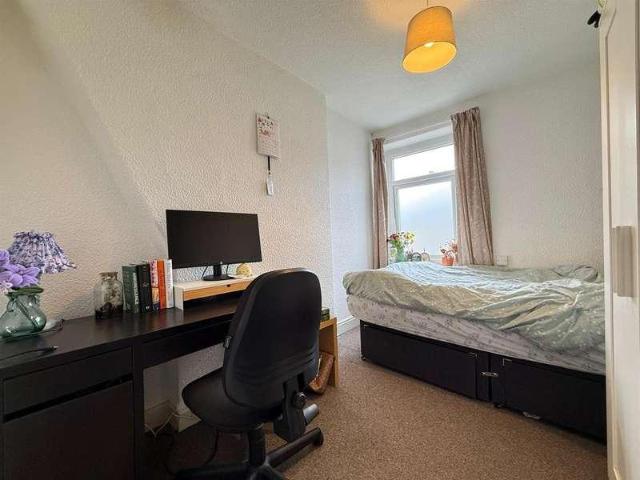 Apartment for rent in Moorlands, Bare
