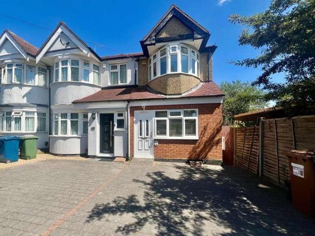 House for rent in Lane, Greater London