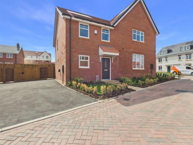 House for rent in Woodway Park, West Midlands