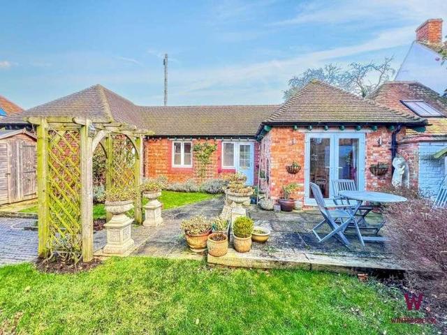 House for rent in Shillingford, Berrick Salome