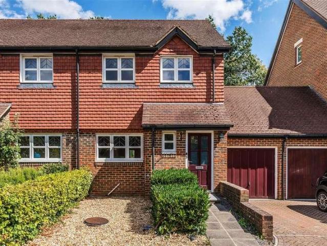 House for rent in Oxted, Hillview