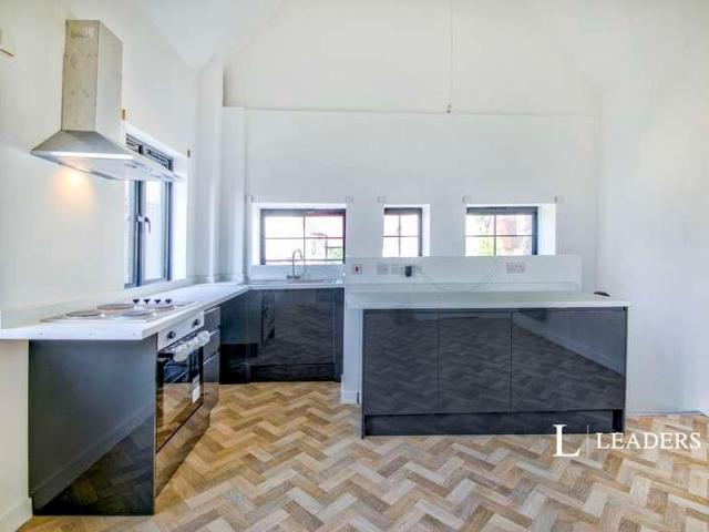 House for rent in Southend City Centre Neighbourhood, Alton Barnes
