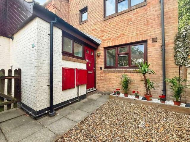 Apartment for rent in Clover Hill, East Bank