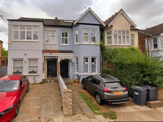 House for rent in London Borough of Hounslow, Strand