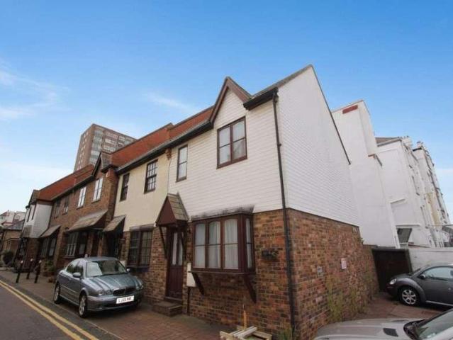 House for rent in Alton Barnes, Essex
