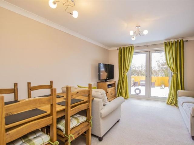 Townhouse for rent in Corby, North Northamptonshire
