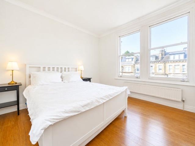 Apartment for rent in Brook Green, Greater London