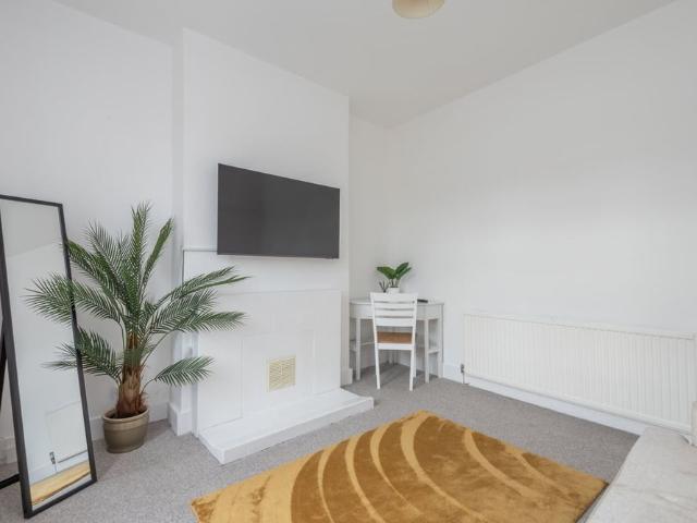 Apartment for rent in North Kensington, Greater London
