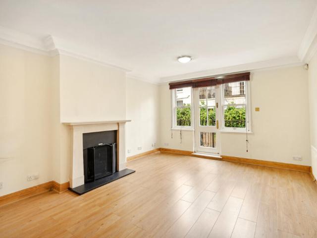 Townhouse for rent in Kensington, Earl's Court