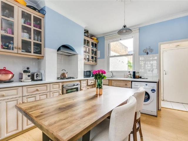 Terraced House for rent in London, West Kensington