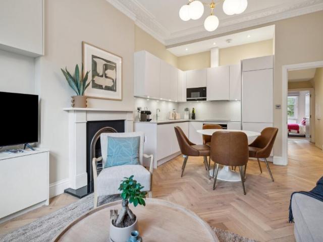 Terraced House for rent in Paddington, Maida Hill