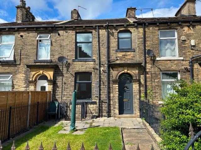 Terraced House for rent in Thornton, Town End