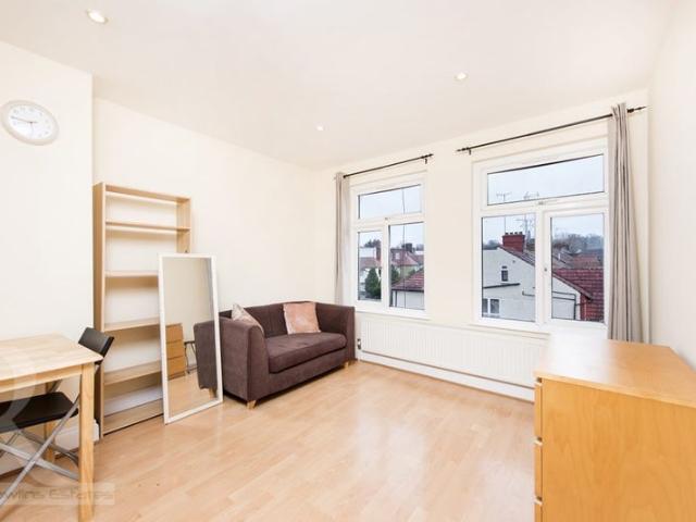 Apartment for rent in Temple Fortune, Greater London