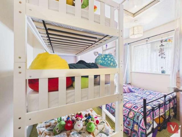 Property for sale in Spring Park, Luton