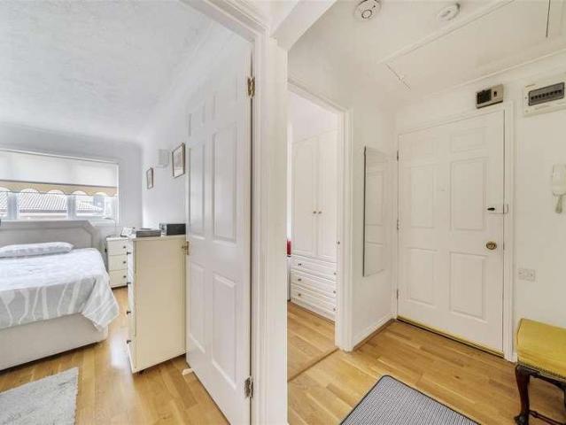 Property for sale in Emmbrook, Wokingham