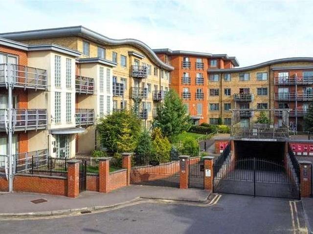 Flat for sale in Reading