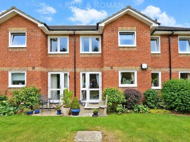 Property for sale in Hinchley Wood, Elmbridge