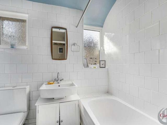 Property for sale in Bowes Park, Greater London