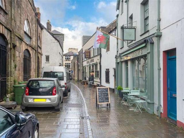 Property for sale in Caernarfon