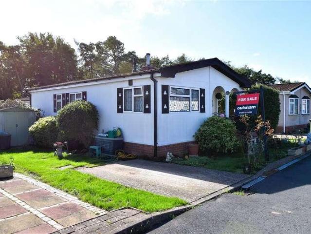 Property for sale in Hampton Lovett, Crookhill