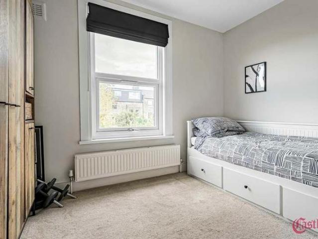 Property for sale in Stroud Green, Greater London