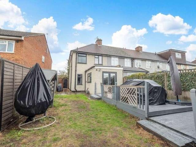 Property for sale in West Bedfont, Spelthorne
