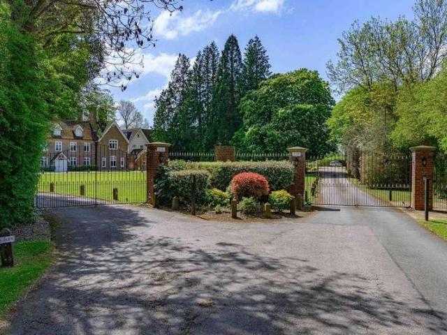 Property for sale in Hatfield, Fretherne