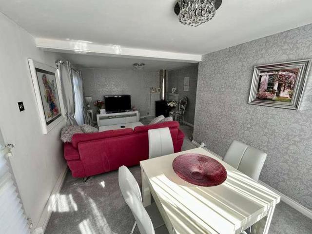 Property for sale in Sewardstonebury, Epping